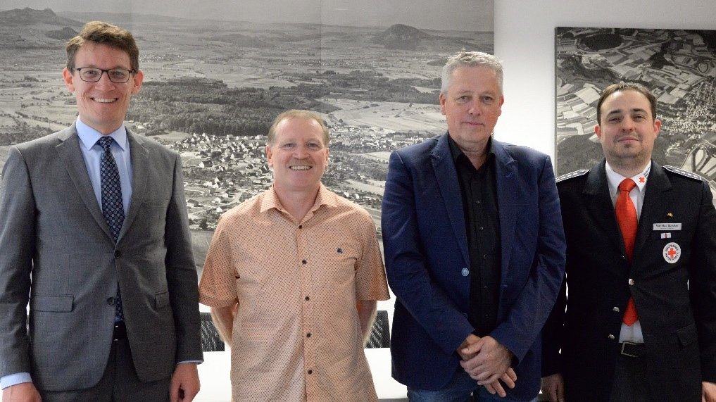 (Bürgermeister Marcus Röwer, Alois Keller, Wolfgang Zoyke und Matthias Specker, Bereitschaftsleiter des DRK – Ortsverein Aach)